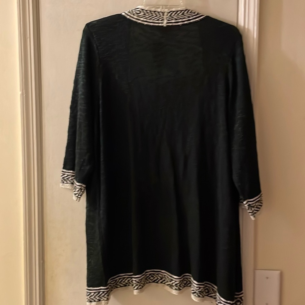 Torrid black 3/4 sleeve geo border kimono​​ - Picture 2 of 3